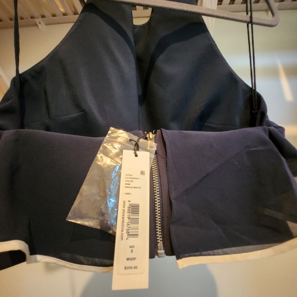 Halter blouse - Picture 2 of 4